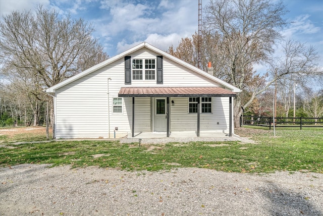 view of front of property with a front lawn