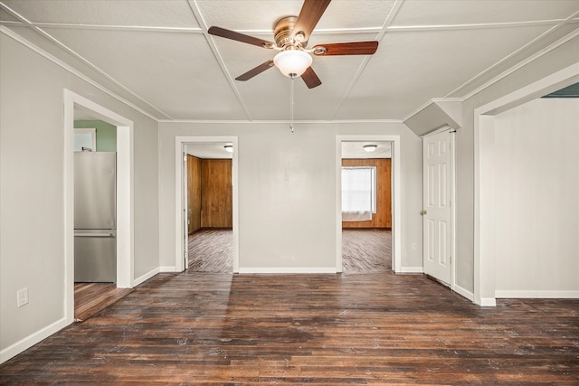 unfurnished room with dark hardwood / wood-style floors and ceiling fan