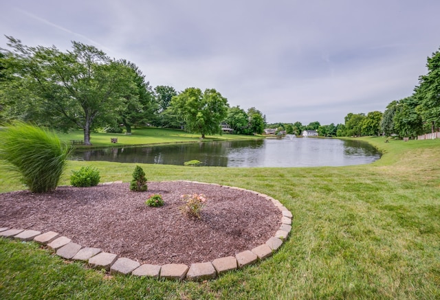 view of yard featuring a water view