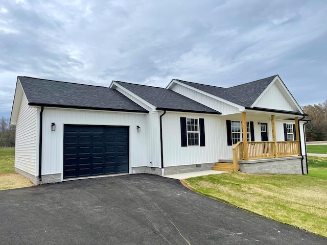 modern inspired farmhouse featuring a porch, a garage, and a front lawn