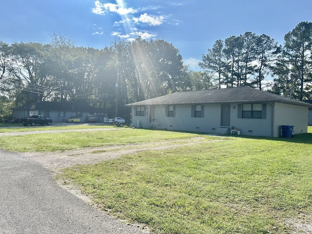 view of front of property with a front yard