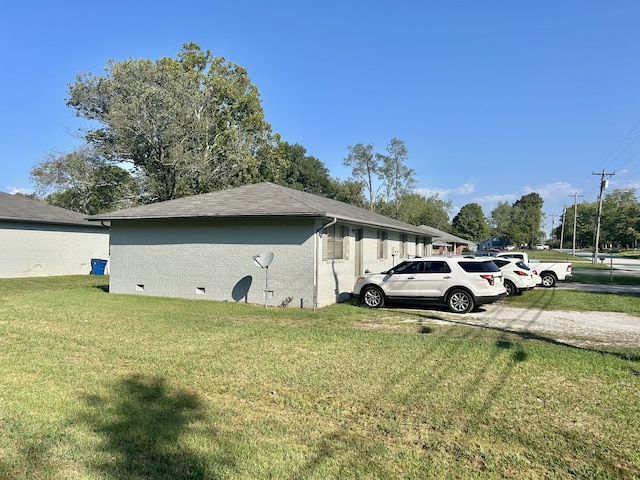 view of side of property featuring a yard