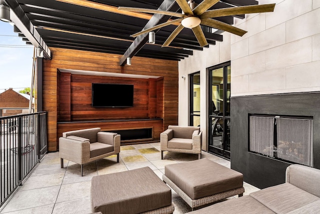 view of patio featuring ceiling fan and outdoor lounge area