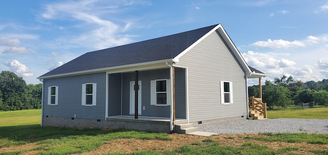 view of front of property with a front lawn