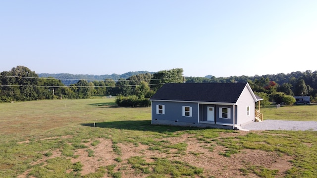 view of front facade with a front yard