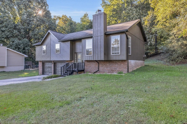 view of front facade featuring a front lawn and a garage