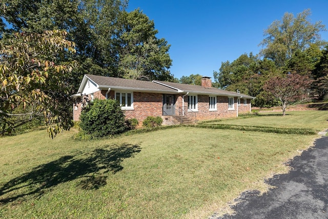 ranch-style house featuring a front lawn