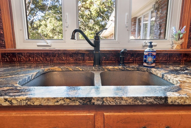 room details featuring sink