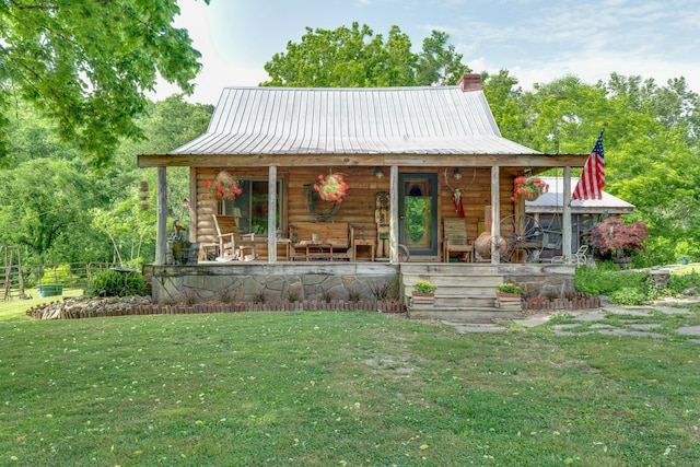 view of front of property with a front yard