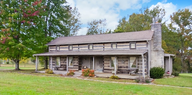 view of front of home featuring covered porch and a front lawn