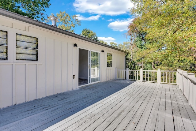 606 S Chestnut St, Monterey, TN 38574 - view of wooden deck