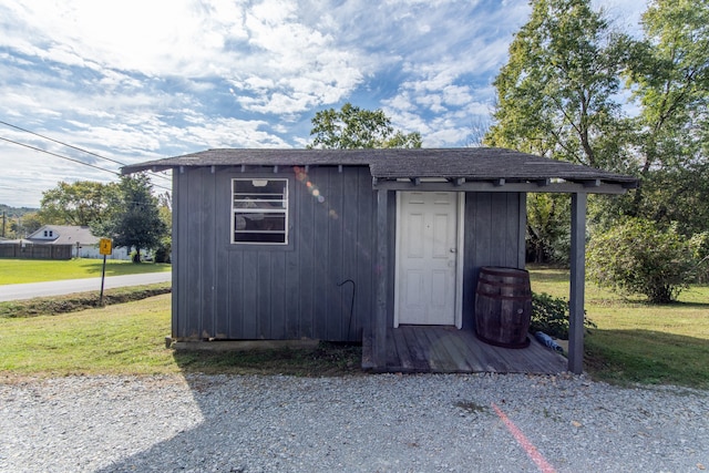 view of outbuilding featuring a lawn