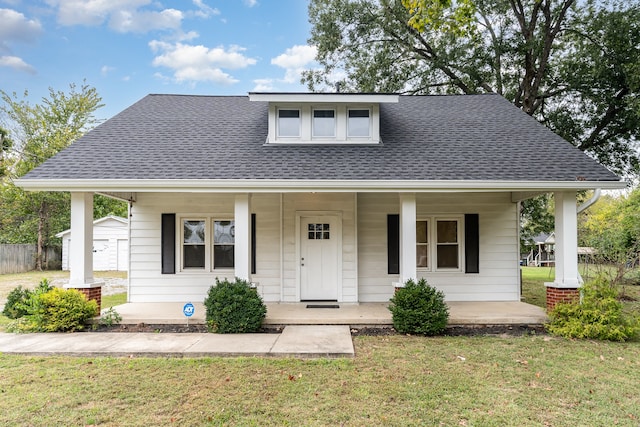 view of front facade featuring a porch and a front lawn