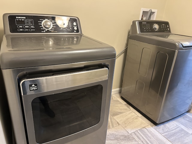 laundry room featuring independent washer and dryer