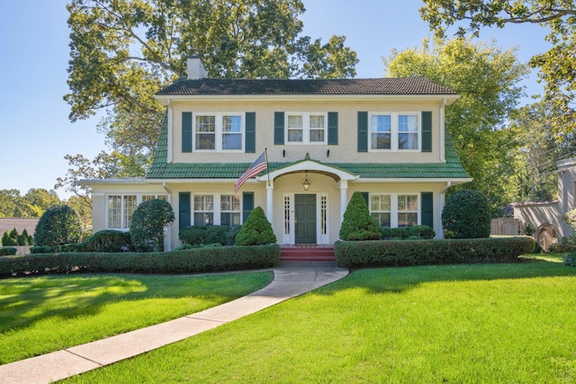 view of front of house with a front lawn