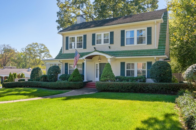 view of front facade with a front lawn