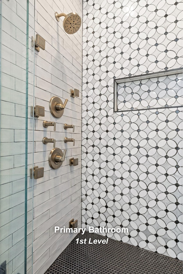 bathroom featuring tiled shower