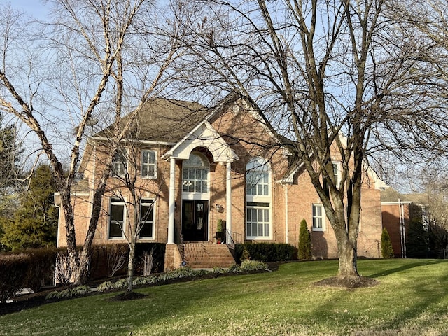 view of front facade featuring a front yard