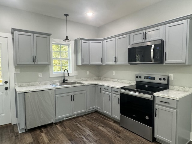 954 Greenwood Ave, Clarksville, TN 37040 - kitchen with light countertops, gray cabinets, a sink, dark wood finished floors, and stainless steel appliances