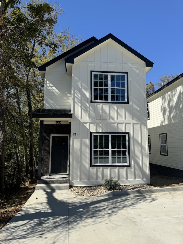 view of front of property with a patio area