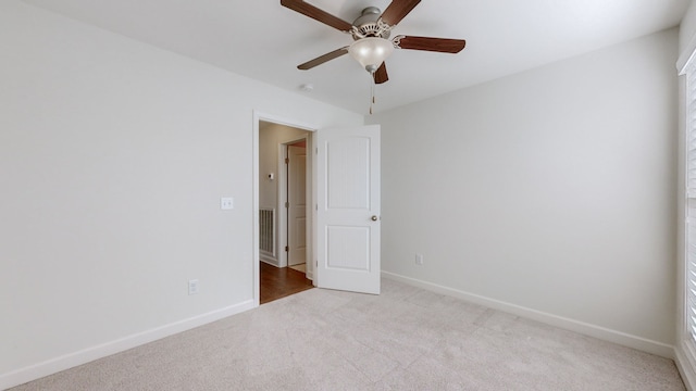 unfurnished room featuring ceiling fan and light colored carpet