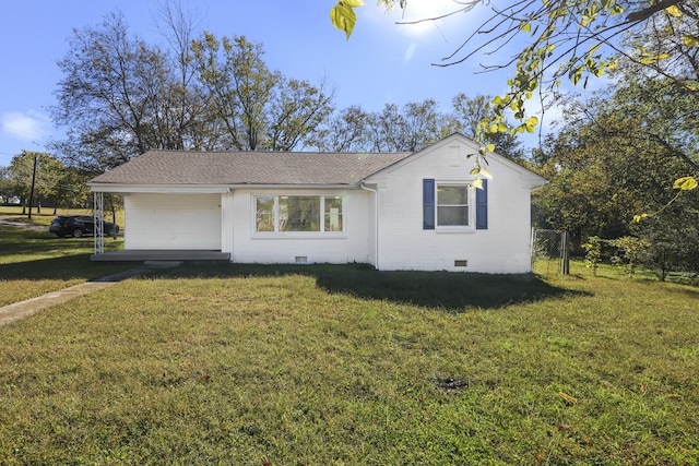 ranch-style house featuring a front lawn