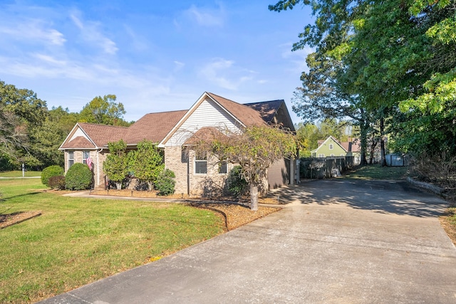 view of front of house with a front lawn