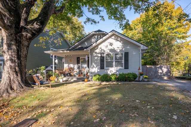 view of front facade with a front lawn