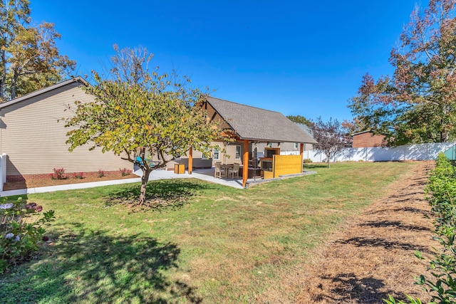 view of yard featuring a patio