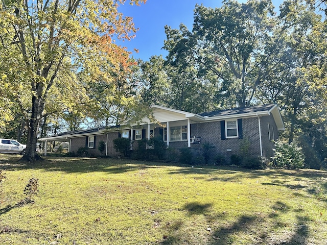 ranch-style house featuring a front lawn