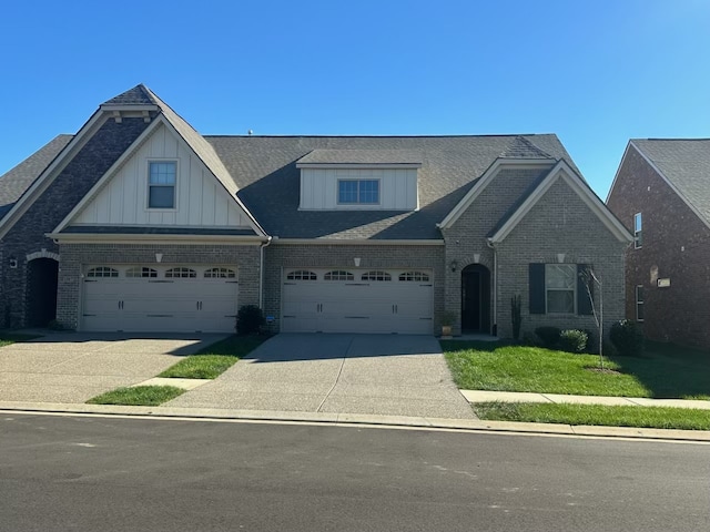 view of front facade featuring a front lawn and a garage