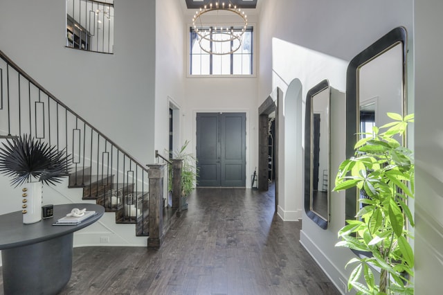 entryway featuring a chandelier, a high ceiling, and dark hardwood / wood-style flooring