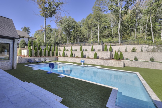 view of swimming pool featuring a lawn