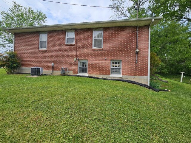 407 College Ave E, Carthage, TN 37030 - back of property with a yard and brick siding
