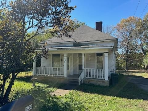 bungalow with a front lawn and a porch