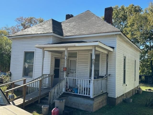 view of front facade with a porch