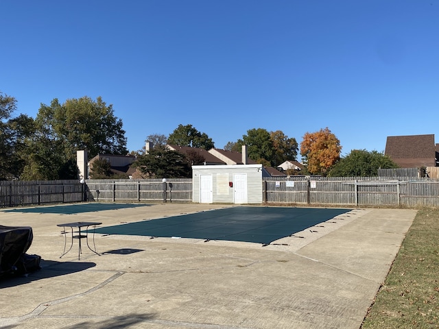 view of swimming pool featuring a patio