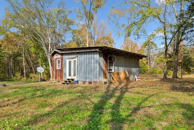 view of outbuilding with a lawn