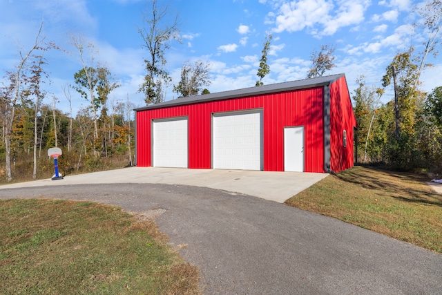 garage featuring a yard