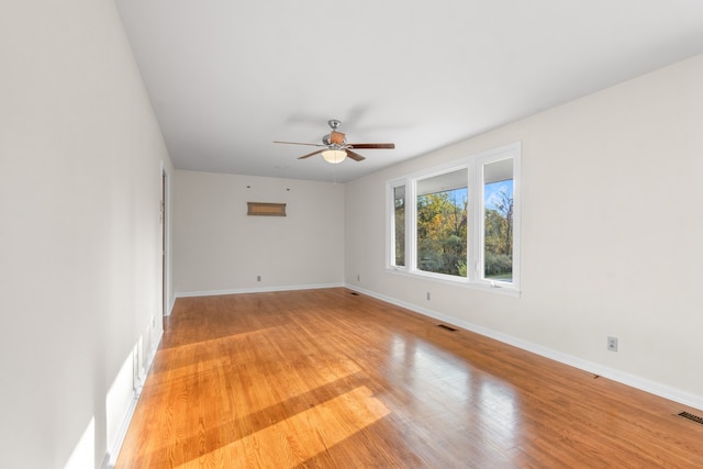 empty room featuring light hardwood / wood-style floors and ceiling fan