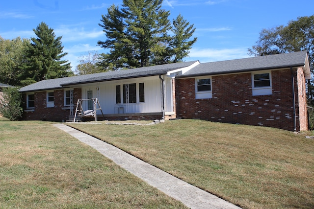 single story home featuring a front lawn