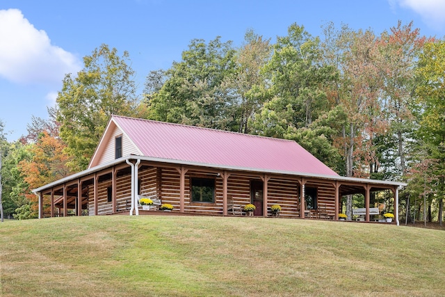 view of front of house with a front yard