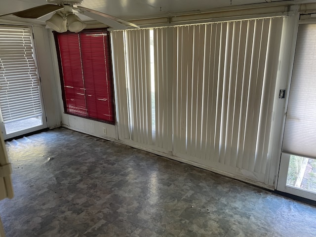 unfurnished room featuring ceiling fan