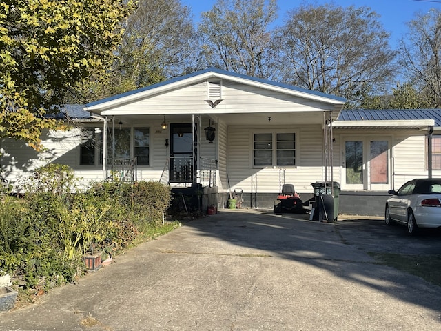 view of front facade featuring a porch