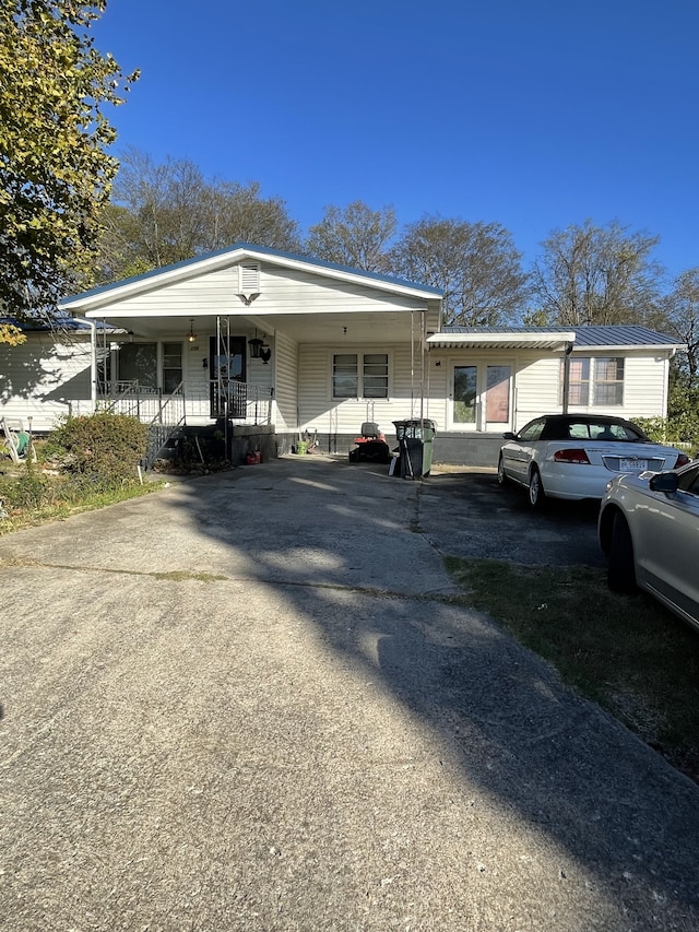 manufactured / mobile home with a porch