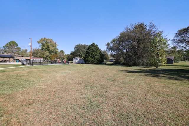 view of yard with a shed