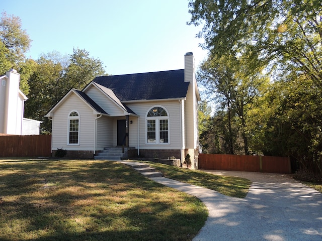 view of front of home featuring a front lawn