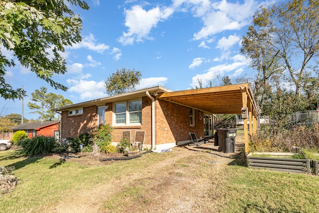 view of front of home with a front lawn