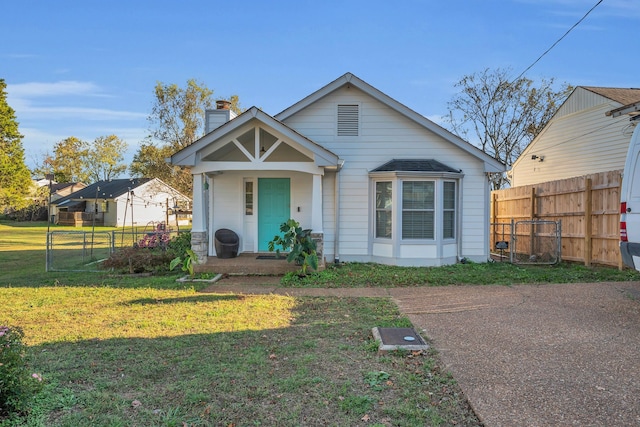 bungalow-style house featuring a front lawn