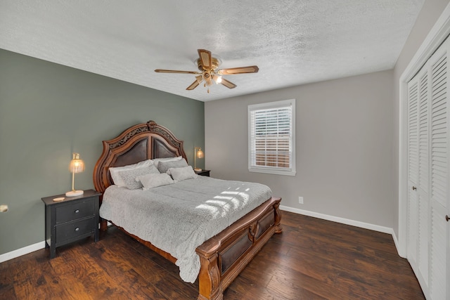 bedroom with ceiling fan, a textured ceiling, a closet, and dark hardwood / wood-style flooring